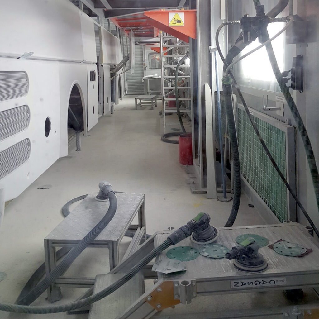 Sistema de aspiración centralizada industrial conectado a una amoladora