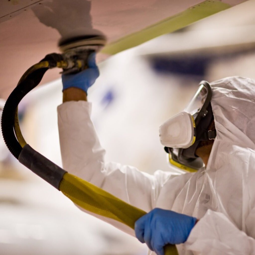 Sistema de aspiración centralizado industrial conectado a una amoladora