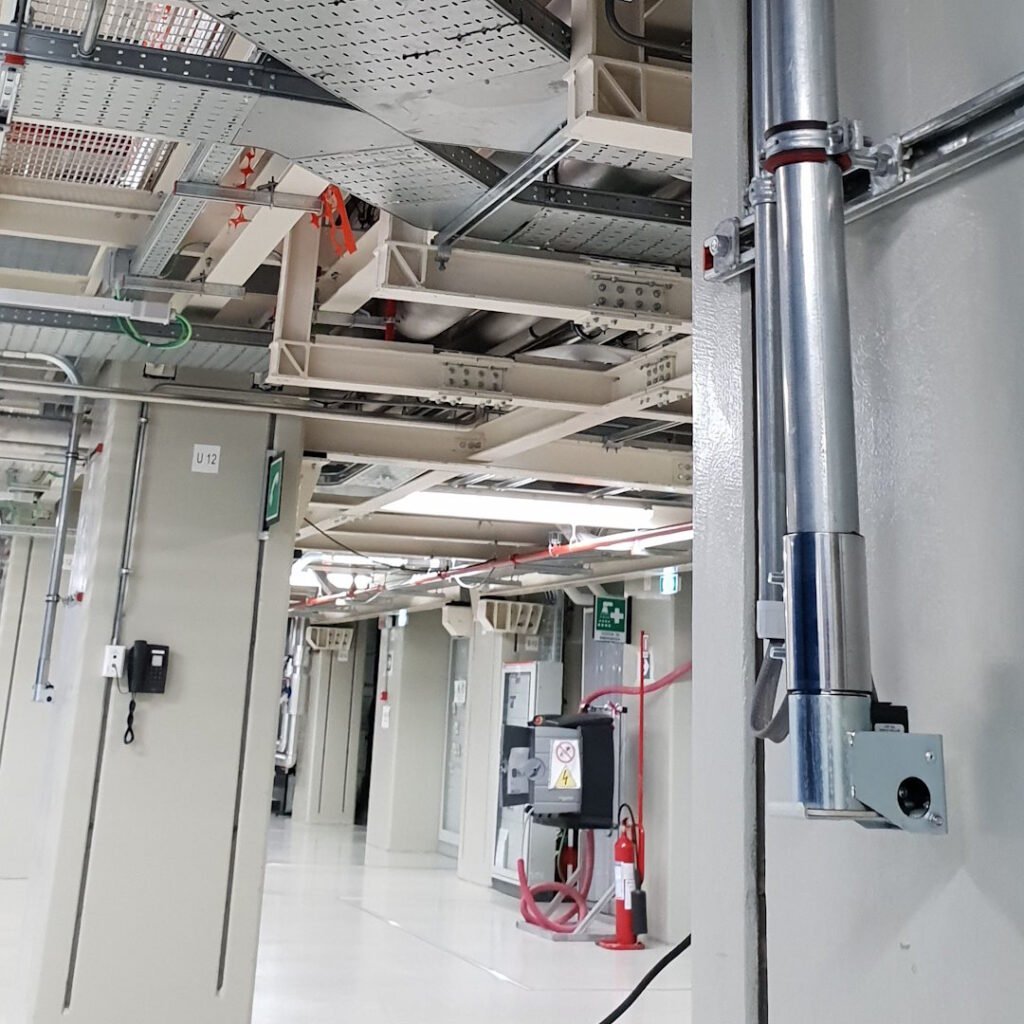 Toma de aspiración galvanizada para un sistema de aspiración centralizado industrial